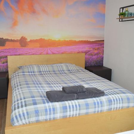 Modern And Private Studio With All Comfort! Apartamento Roeselare Exterior foto
